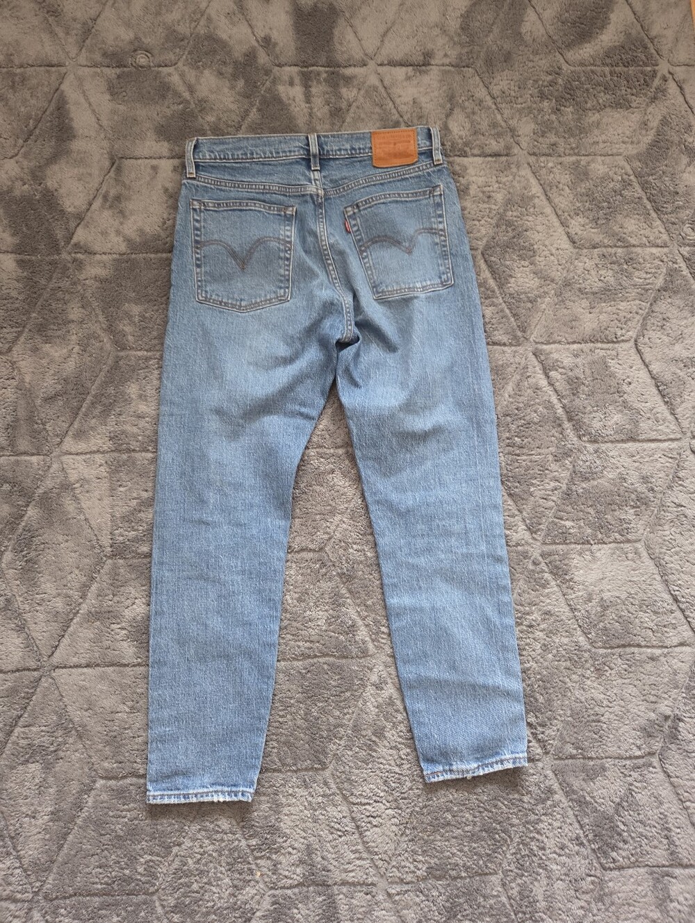 Levi's High-Rise Wedgie Straight Jeans in Blue Size 29x28 Casual Everyday - Picture 11 of 11